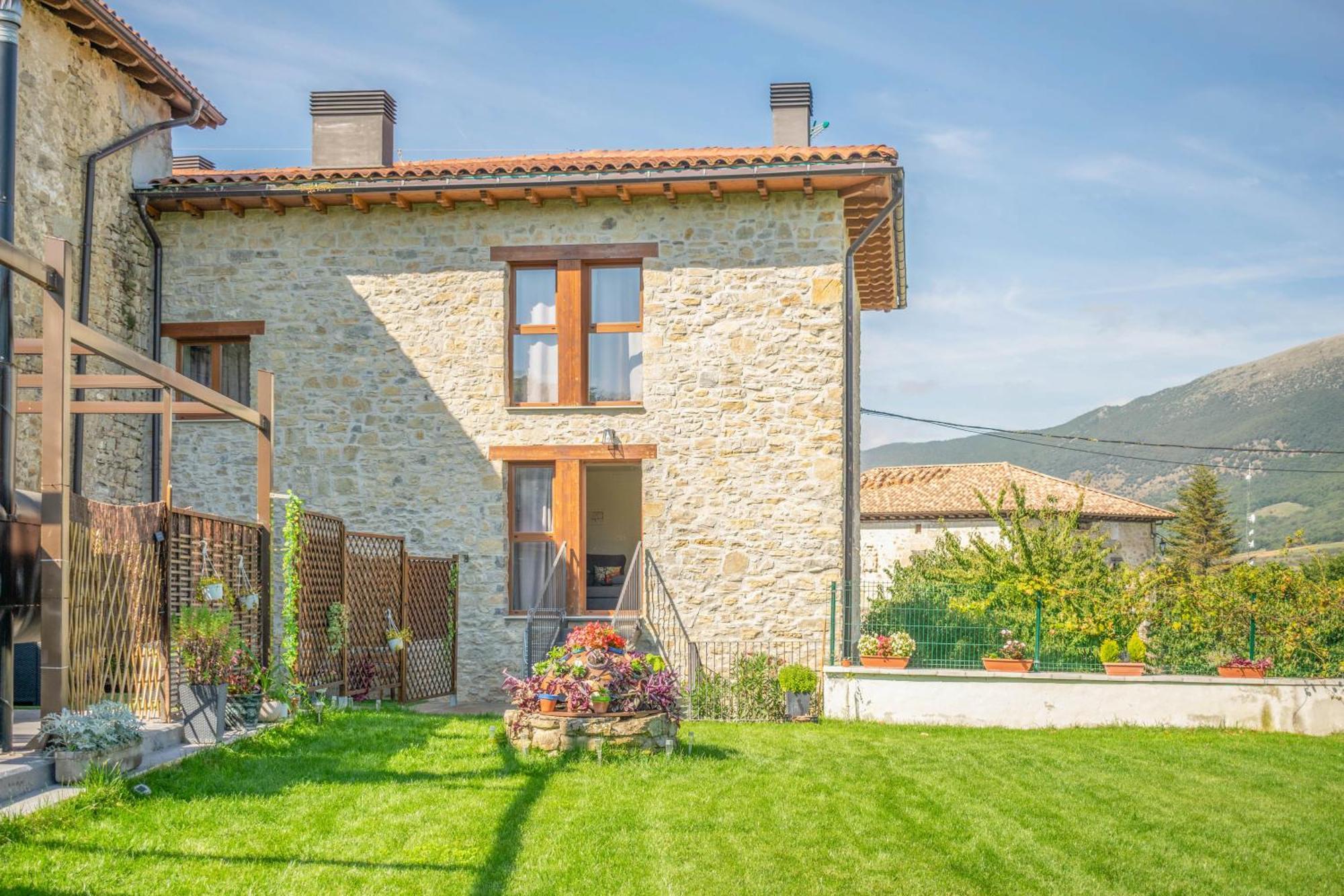 Acogedora Casa Rural Con Jardin Y Barbacoa Proxima A Pamplona Ilzarbe Exterior foto